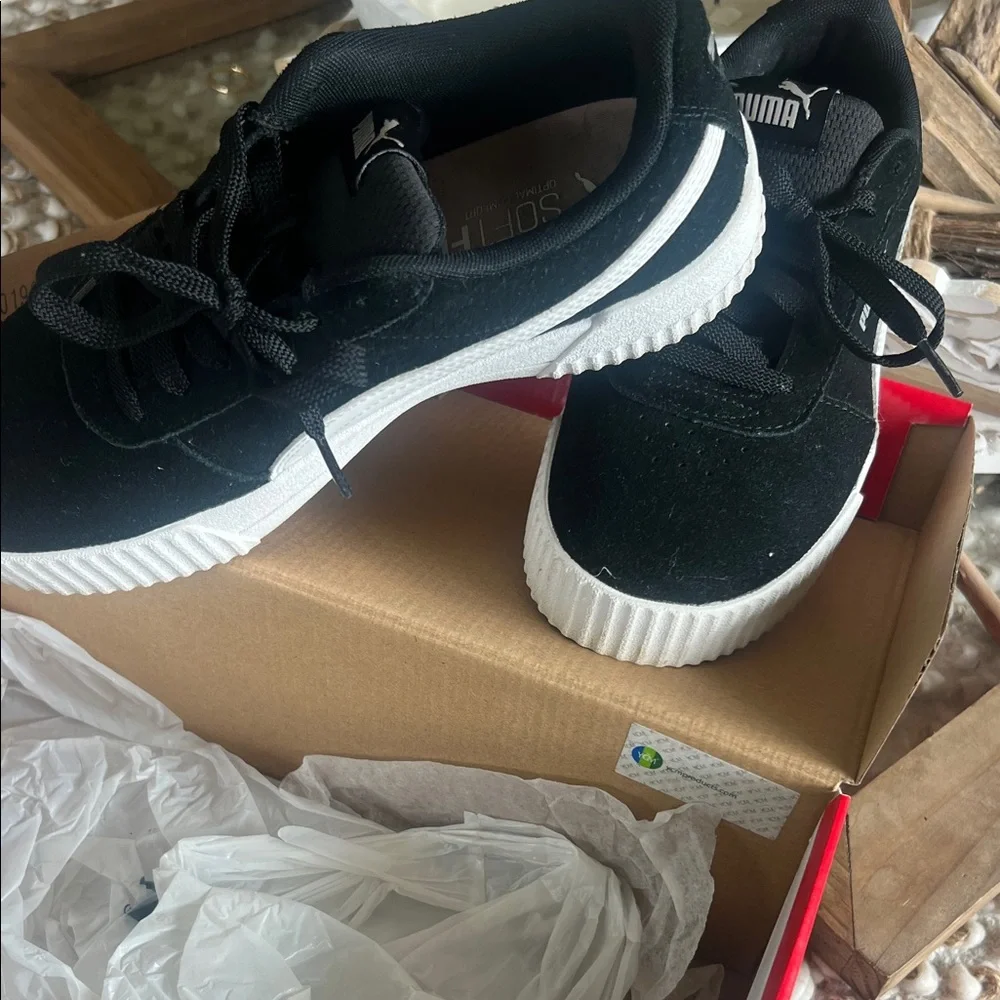 Puma carina women’s  Black and White Sneakers size 7 1/2 - Picture 5 of 14